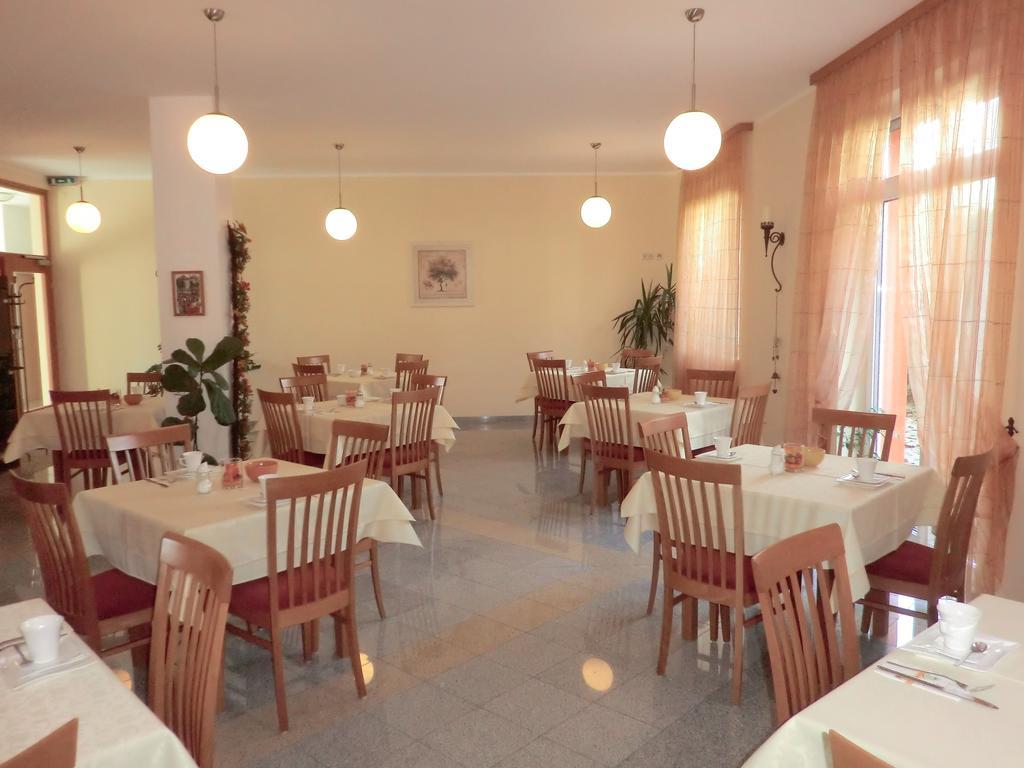Pension Zum Romer Enns Exterior photo